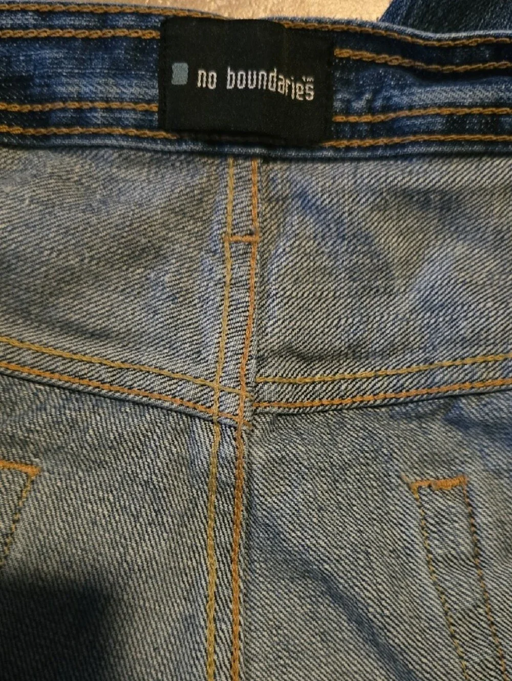 No Boundaries Men's Relaxed Blue Distressed Jeans